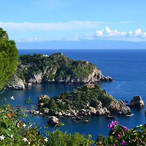 https://charming-place-taormina.taorminaitalyhotels.com